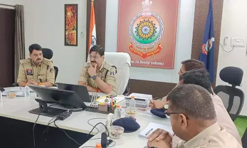 IG डॉ. संजीव शुक्ला की अपराध समीक्षा बैठक, लंबित मामलों की साप्ताहिक मॉनिटरिंग अनिवार्य IG डॉ. संजीव शुक्ला की अपराध समीक्षा बैठक, लंबित मामलों की साप्ताहिक मॉनिटरिंग अनिवार्य