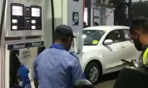 BREAKING: भोपाल-इंदौर में हेलमेट अनिवार्य, बिना हेलमेट अब नहीं मिलेगा पेट्रोल और सीएनजी BREAKING: भोपाल-इंदौर में हेलमेट अनिवार्य, बिना हेलमेट अब नहीं मिलेगा पेट्रोल और सीएनजी