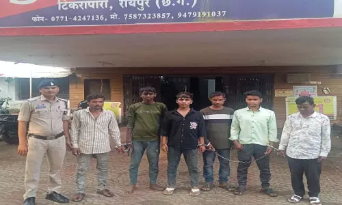 Raipur Breaking: युवक से बेरहमी से मारपीट का वीडियो वायरल, आरोपी चंद घंटे में गिरफ्तार Raipur Breaking: युवक से बेरहमी से मारपीट का वीडियो वायरल, आरोपी चंद घंटे में गिरफ्तार