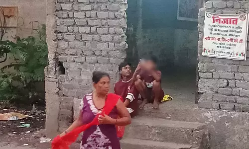 रायपुर के दर्जनों इलाकों में नशा तस्करी का बड़ा गिरोह, मासूम बच्चों से करवा रहे तस्करी रायपुर के दर्जनों इलाकों में नशा तस्करी का बड़ा गिरोह, मासूम बच्चों से करवा रहे तस्करी