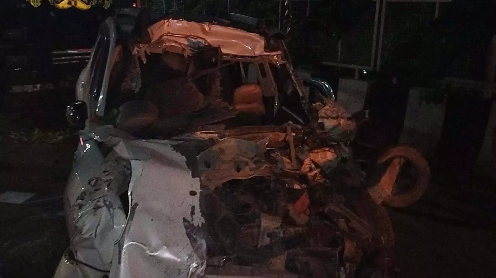 तेज रफ्तार डस्टर ट्रक से टकराई, दो युवक गंभीर रूप से घायल तेज रफ्तार डस्टर ट्रक से टकराई, दो युवक गंभीर रूप से घायल