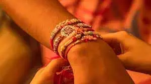 Raksha Bandhan 2025: राशि के अनुसार भाई को लगाएं ये खास तिलक, चमकेगी भाई की किस्मत Raksha Bandhan 2025: राशि के अनुसार भाई को लगाएं ये खास तिलक, चमकेगी भाई की किस्मत