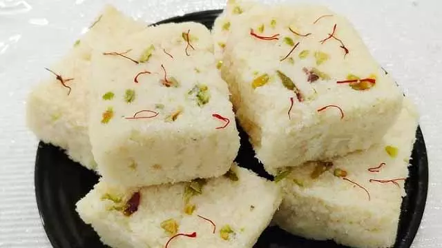Coconut Milk Burfi: इस रक्षाबंधन बनाएं स्पेशल नारियल दूध की बर्फी Coconut Milk Burfi: इस रक्षाबंधन बनाएं स्पेशल नारियल दूध की बर्फी