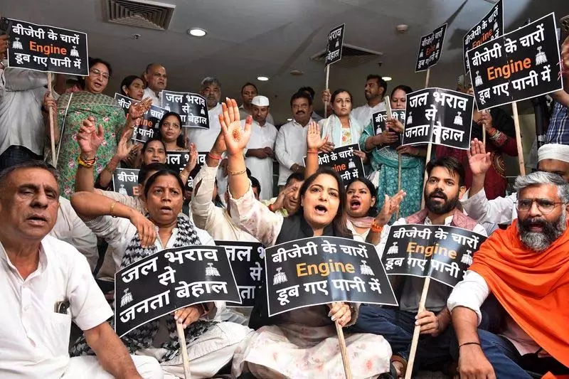 जलभराव को लेकर आप पार्षदों ने मेयर कार्यालय के बाहर किया प्रदर्शन जलभराव को लेकर आप पार्षदों ने मेयर कार्यालय के बाहर किया प्रदर्शन