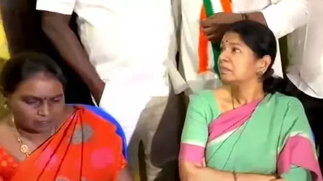 के.एन. नेहरू और कनिमोझी ने कविन के माता-पिता को व्यक्तिगत रूप से सांत्वना दी के.एन. नेहरू और कनिमोझी ने कविन के माता-पिता को व्यक्तिगत रूप से सांत्वना दी