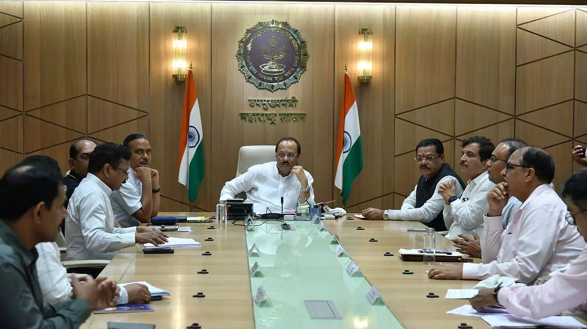Deputy CM ने सफाई कर्मचारियों के लिए पात्रता मानदंड कम करने और मशीनीकृत सुधारों पर जोर दिया Deputy CM ने सफाई कर्मचारियों के लिए पात्रता मानदंड कम करने और मशीनीकृत सुधारों पर जोर दिया