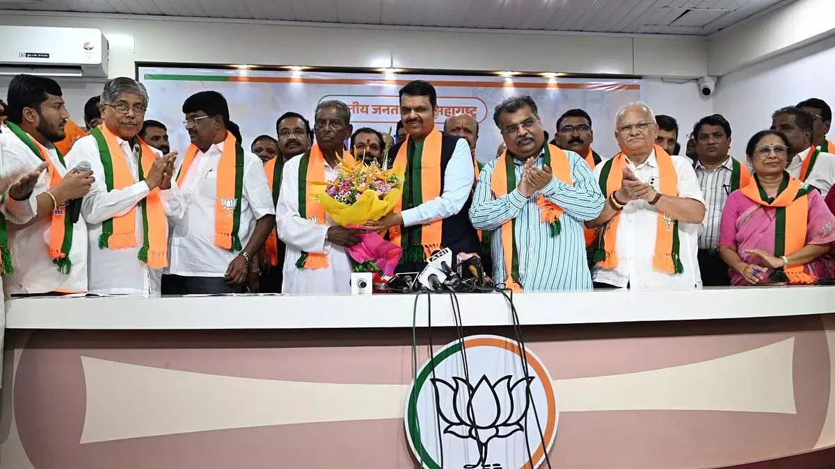 अन्ना डांगे 23 साल बाद BJP में लौटे; फडणवीस ने ऑपरेशन सिंदूर वाले बयान पर कांग्रेस की आलोचना की अन्ना डांगे 23 साल बाद BJP में लौटे; फडणवीस ने ऑपरेशन सिंदूर वाले बयान पर कांग्रेस की आलोचना की