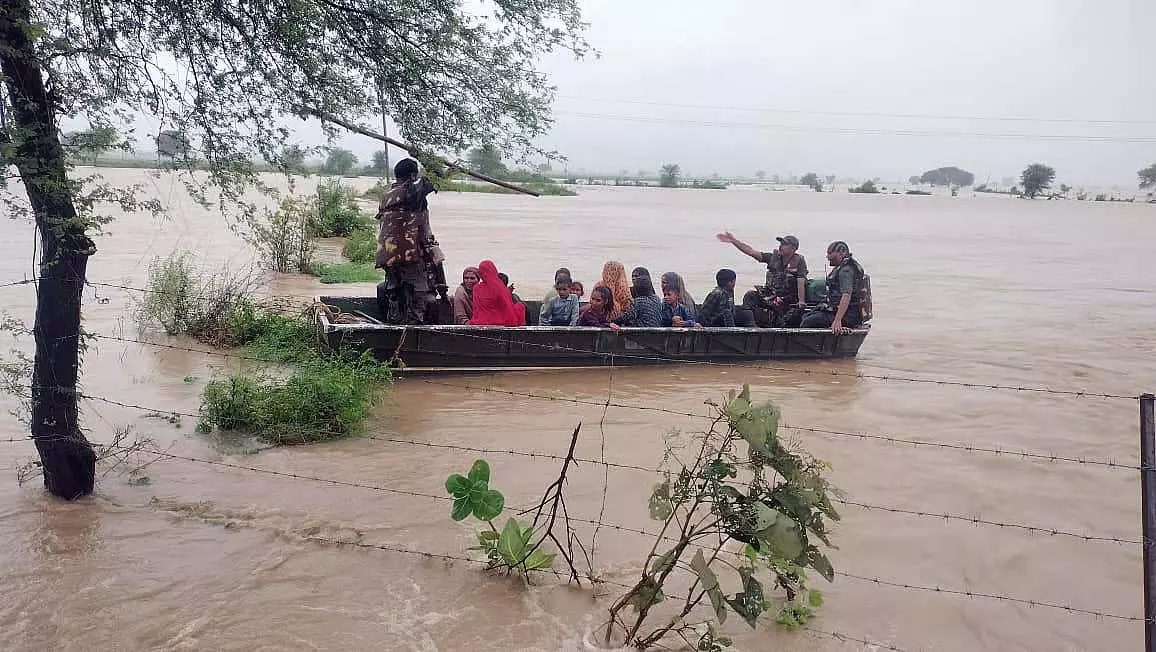 MP : मंदसौर में दोस्त की अंतिम इच्छा पूरी करने के लिए उसके अंतिम संस्कार में नाचता हुआ एक व्यक्ति MP : मंदसौर में दोस्त की अंतिम इच्छा पूरी करने के लिए उसके अंतिम संस्कार में नाचता हुआ एक व्यक्ति