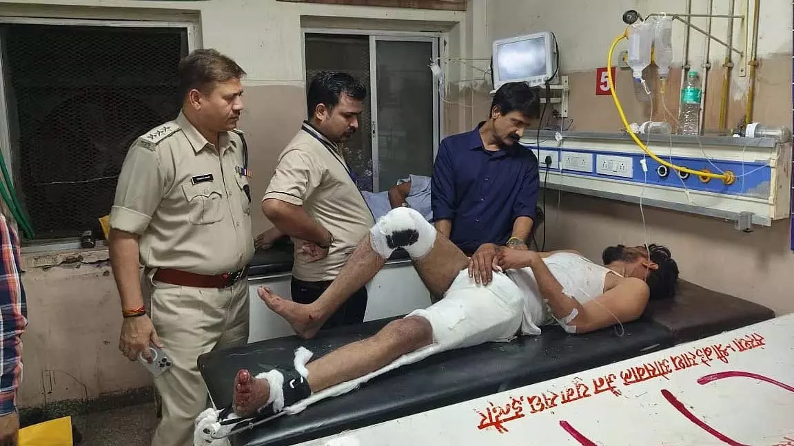 MP : इंदौर में कांवड़ियों के एक समूह को मिनी ट्रक ने टक्कर मारी, एक की मौत MP : इंदौर में कांवड़ियों के एक समूह को मिनी ट्रक ने टक्कर मारी, एक की मौत