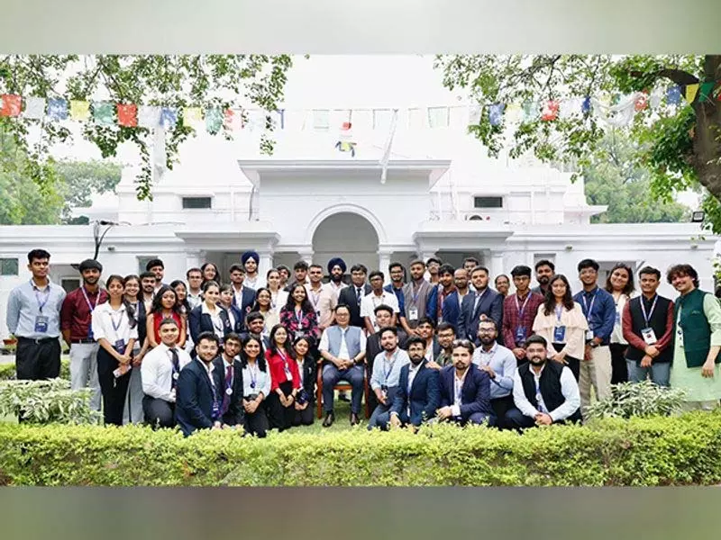 छात्र संसद की यात्रा: शिक्षा और वास्तविक नेतृत्व के बीच की खाई को पाट रही छात्र संसद की यात्रा: शिक्षा और वास्तविक नेतृत्व के बीच की खाई को पाट रही