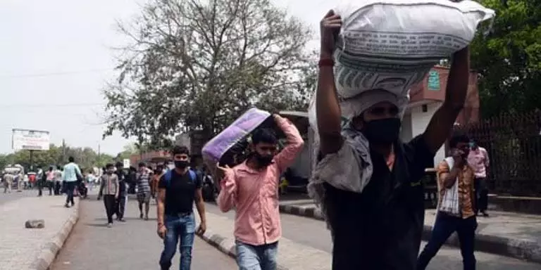 टीएमसी का पुलिस पर पलटवार, भाषाई आतंक के बीच प्रवासी परिवार को लौटाया बंगाल टीएमसी का पुलिस पर पलटवार, भाषाई आतंक के बीच प्रवासी परिवार को लौटाया बंगाल