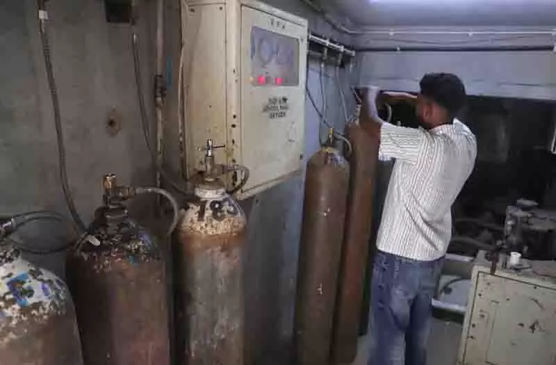 Jalandhar अस्पताल में मौतें, पंजाब में ‘घोर लापरवाही’ के लिए डॉक्टर बर्खास्त, 3 निलंबित Jalandhar अस्पताल में मौतें, पंजाब में ‘घोर लापरवाही’ के लिए डॉक्टर बर्खास्त, 3 निलंबित