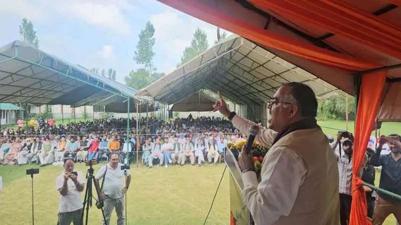 चुघ का एनसी पर वार: अब्दुल्ला ने वादे तोड़े, खेला सांस्कृतिक पीड़ित कार्ड चुघ का एनसी पर वार: अब्दुल्ला ने वादे तोड़े, खेला सांस्कृतिक पीड़ित कार्ड