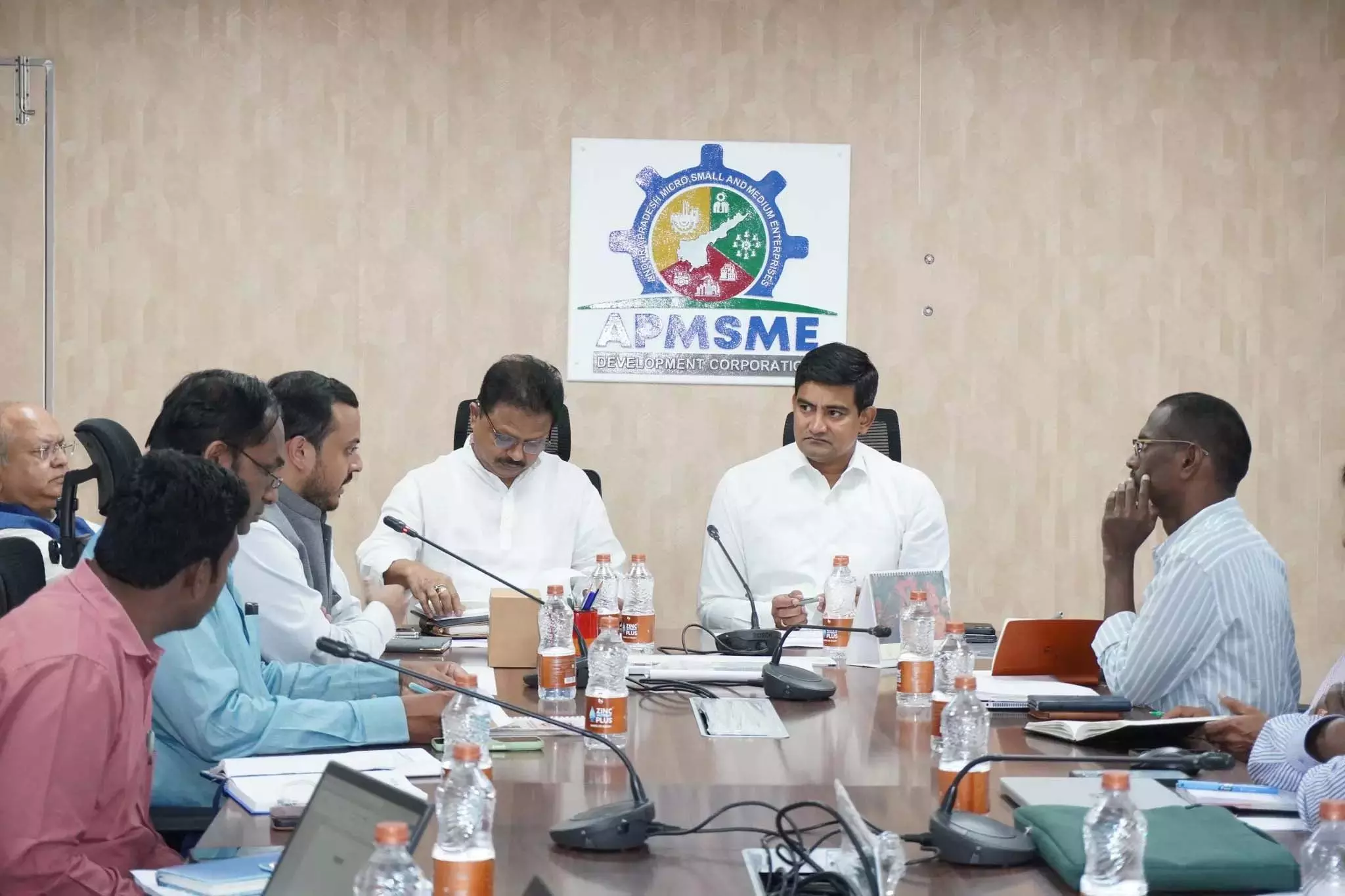 मंत्री कोंडापल्ली श्रीनिवास MSME कार्यक्रमों के क्रियान्वयन की मांग कर रहे मंत्री कोंडापल्ली श्रीनिवास MSME कार्यक्रमों के क्रियान्वयन की मांग कर रहे