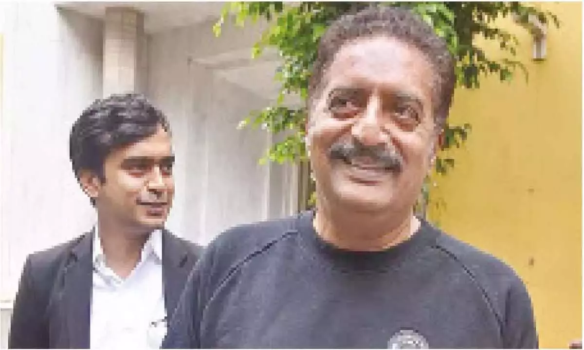 ईडी ने प्रकाश राज से 5 घंटे पूछताछ की ईडी ने प्रकाश राज से 5 घंटे पूछताछ की