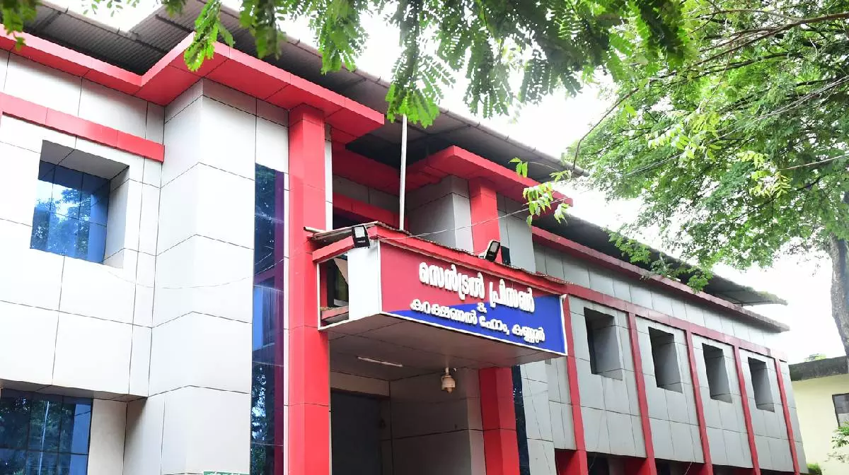 गोविंदाचामी के फरार होने के बाद केरल जेल विभाग में फेरबदल 8 अधिकारियों का तबादला गोविंदाचामी के फरार होने के बाद केरल जेल विभाग में फेरबदल 8 अधिकारियों का तबादला