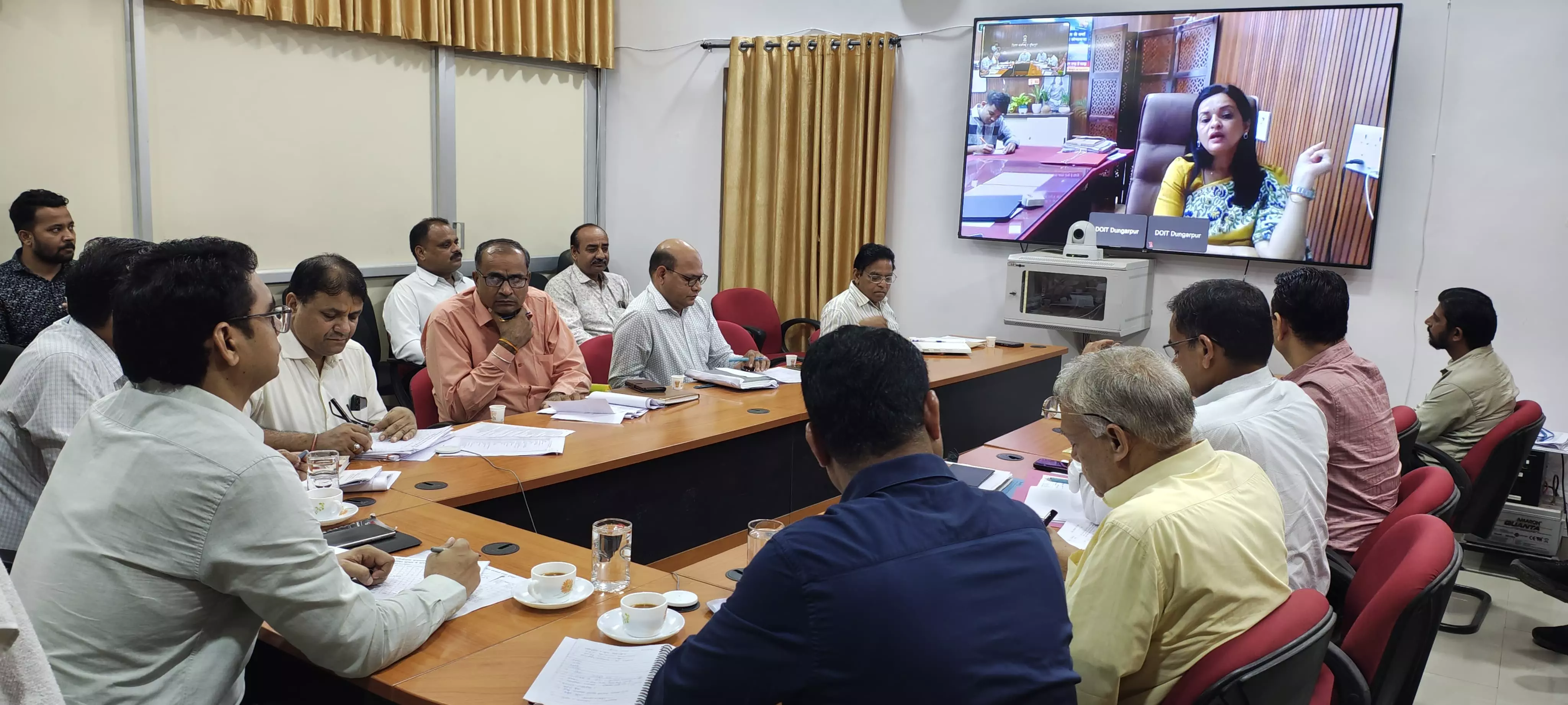 Dungarpur: जिला प्रभारी सचिव ने जर्जर भवनों पर फोकस करते हुए ली समीक्षा बैठक Dungarpur: जिला प्रभारी सचिव ने जर्जर भवनों पर फोकस करते हुए ली समीक्षा बैठक