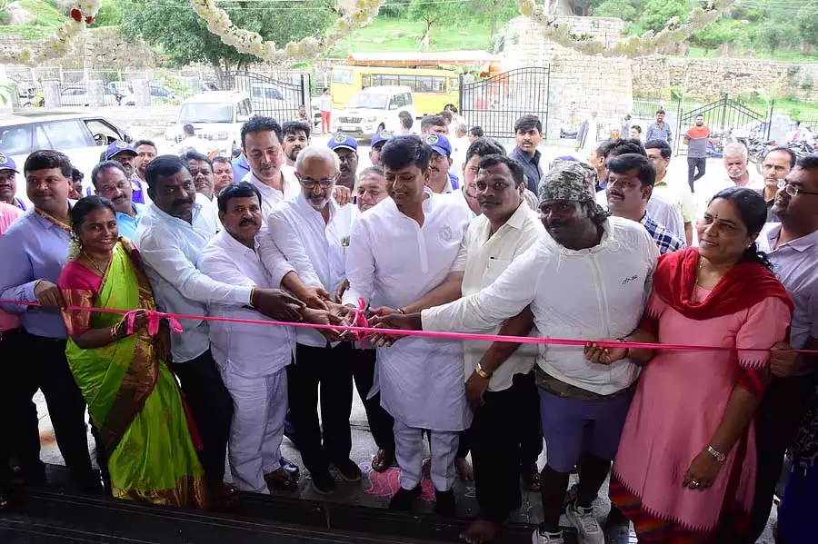 कल्लिनिकोटे के दर्शकों को सुविधाएं प्रदान करने के लिए प्रतिबद्ध: MLA कल्लिनिकोटे के दर्शकों को सुविधाएं प्रदान करने के लिए प्रतिबद्ध: MLA