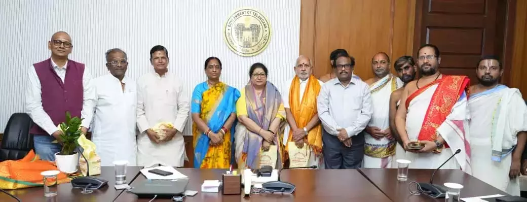 Konda Surekha ने तेज़ और पारदर्शी शासन सुनिश्चित करने के लिए ई-ऑफिस प्रणाली शुरू की Konda Surekha ने तेज़ और पारदर्शी शासन सुनिश्चित करने के लिए ई-ऑफिस प्रणाली शुरू की