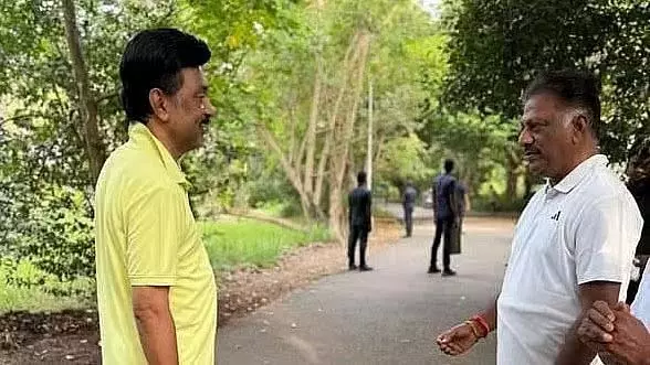 OPS ने राजनीतिक मोड़ लिया, स्टालिन से मुलाकात के बाद NDA से दूरी OPS ने राजनीतिक मोड़ लिया, स्टालिन से मुलाकात के बाद NDA से दूरी