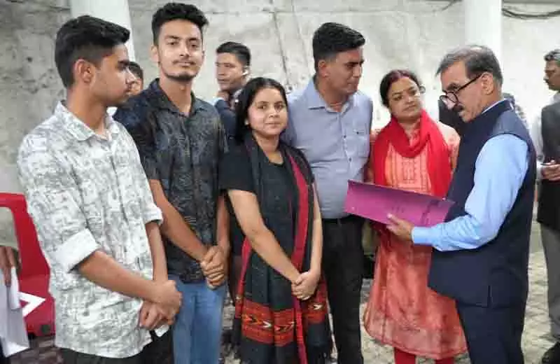 Himachal में विधवाओं और अनाथों को अनुकंपा आधारित सरकारी नौकरियों में मिलेगी प्राथमिकता Himachal में विधवाओं और अनाथों को अनुकंपा आधारित सरकारी नौकरियों में मिलेगी प्राथमिकता
