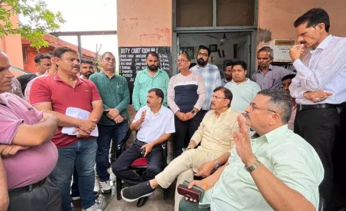 Jammu: अरविंद ने जलापूर्ति कार्यों की समीक्षा की Jammu: अरविंद ने जलापूर्ति कार्यों की समीक्षा की