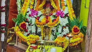 Varanasi: सावन के तीसरे गुरुवार को बृहस्पति देव का भव्य पूजा और श्रृंगार Varanasi: सावन के तीसरे गुरुवार को बृहस्पति देव का भव्य पूजा और श्रृंगार