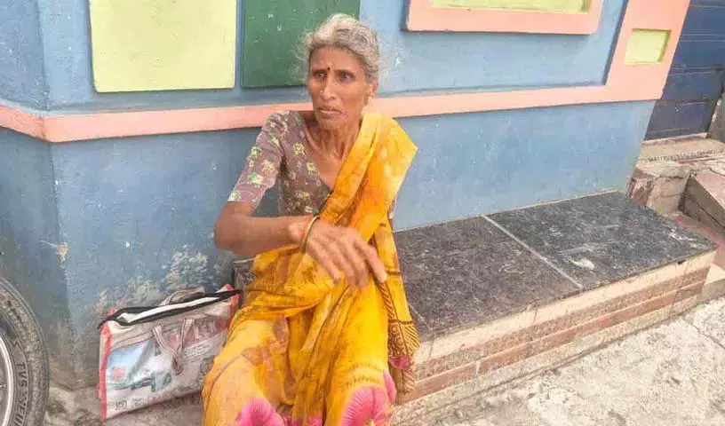 अम्मा.. मैं एक पंचायत सचिव हूं और मैं पुस्टेलाटाडु हूं अम्मा.. मैं एक पंचायत सचिव हूं और मैं पुस्टेलाटाडु हूं