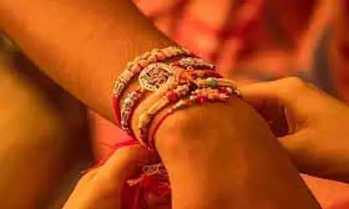 Raksha Bandhan 2025: राशि के अनुसार भाई को लगाएं ये खास तिलक, चमकेगी भाई की किस्मत Raksha Bandhan 2025: राशि के अनुसार भाई को लगाएं ये खास तिलक, चमकेगी भाई की किस्मत