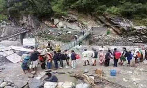 Uttarakhand : आफत बनी बारिश, हजारों श्रद्धालुओं को सुरक्षित स्थानों पर भेजा गया