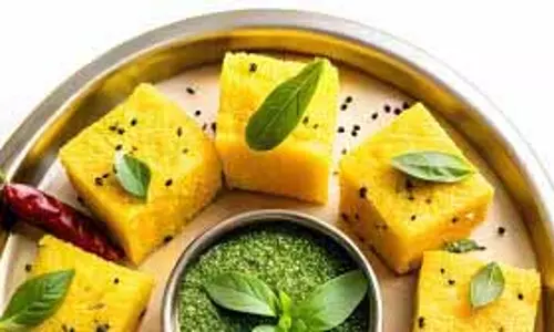 Moong Dal Dhokla: घर पर बनाएं टेस्टी ढोकला