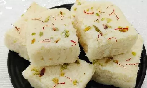 Coconut Milk Burfi: इस रक्षाबंधन बनाएं स्पेशल नारियल दूध की बर्फी Coconut Milk Burfi: इस रक्षाबंधन बनाएं स्पेशल नारियल दूध की बर्फी
