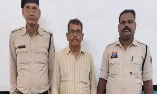 शहर में घूम रहा था फरार टीचर, पुलिस ने घेराबंदी कर दबोचा