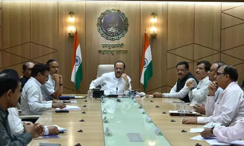 Deputy CM ने सफाई कर्मचारियों के लिए पात्रता मानदंड कम करने और मशीनीकृत सुधारों पर जोर दिया
