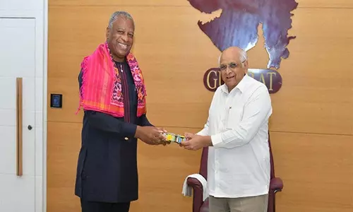 नाइजीरिया के पूर्व विदेश मंत्री ओनीयामा ने की गुजरात सीएम से मुलाकात, प्रवासी संबंधों की सराहना नाइजीरिया के पूर्व विदेश मंत्री ओनीयामा ने की गुजरात सीएम से मुलाकात, प्रवासी संबंधों की सराहना
