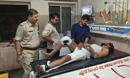 MP : इंदौर में कांवड़ियों के एक समूह को मिनी ट्रक ने टक्कर मारी, एक की मौत MP : इंदौर में कांवड़ियों के एक समूह को मिनी ट्रक ने टक्कर मारी, एक की मौत
