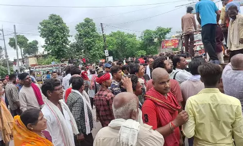 MP : मवेशी चोरी रोकने में पुलिस नाकाम, छतरपुर में ग्रामीणों ने सड़क जाम की