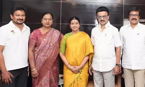 Tamil Nadu : प्रेमलता विजयकांत ने मुख्यमंत्री स्टालिन से की मुलाकात Tamil Nadu : प्रेमलता विजयकांत ने मुख्यमंत्री स्टालिन से की मुलाकात