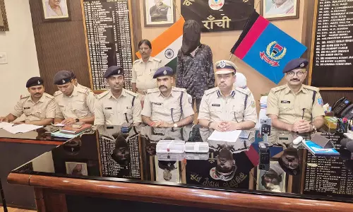 साजिश में युवती पर हुआ पेट्रोल अटैक, अमन चंद्रा को फंसाने की कोशिश s साजिश में युवती पर हुआ पेट्रोल अटैक, अमन चंद्रा को फंसाने की कोशिश s