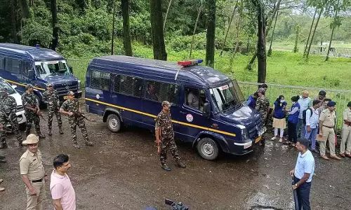 Karnataka: पुलिस ने धर्मस्थल के पास संदिग्ध सामूहिक कब्र स्थलों का निरीक्षण किया Karnataka: पुलिस ने धर्मस्थल के पास संदिग्ध सामूहिक कब्र स्थलों का निरीक्षण किया