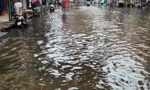 बारिश के बाद पानीपत के मुख्य बाजार जलमग्न, प्लास्टिक कचरे का नतीजा