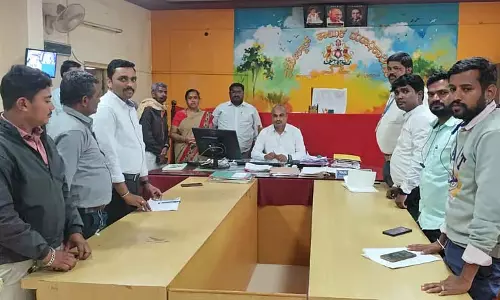 Karnataka : तहसीलदार ने माइक्रोफाइनेंस कर्मचारियों को चेतावनी दी