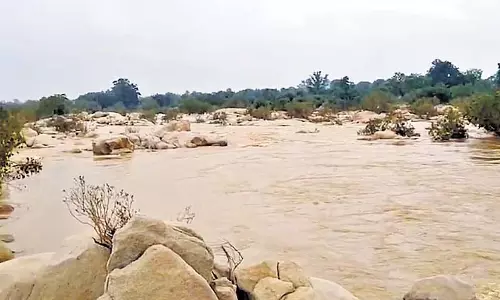 Kanakunda घाटी में इब नदी में दो युवक बह गए, तलाशी अभियान जारी Kanakunda घाटी में इब नदी में दो युवक बह गए, तलाशी अभियान जारी