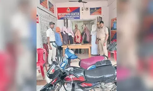 Odisha में ‘स्पेशल 26’ फिल्म से प्रेरित होकर सेवानिवृत्त डॉक्टर के घर लूटपाट के आरोप में छह गिरफ्तार Odisha में ‘स्पेशल 26’ फिल्म से प्रेरित होकर सेवानिवृत्त डॉक्टर के घर लूटपाट के आरोप में छह गिरफ्तार