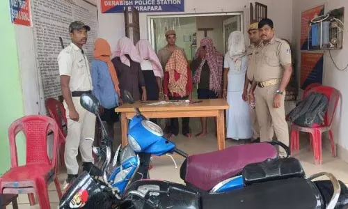 सेवानिवृत्त डॉक्टर से लूटपाट के आरोप में इंजीनियरिंग छात्र समेत छह गिरफ्तार सेवानिवृत्त डॉक्टर से लूटपाट के आरोप में इंजीनियरिंग छात्र समेत छह गिरफ्तार