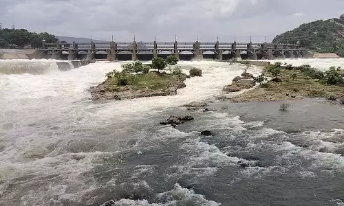 कावेरी बेसिन में अच्छी बारिश: तमिलनाडु में मेट्टूर जलाशय उफान पर कावेरी बेसिन में अच्छी बारिश: तमिलनाडु में मेट्टूर जलाशय उफान पर