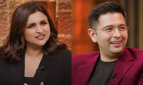 कपिल शर्मा के शो में बिना जूतों के पहुंचे परिणीति चोपड़ा के पति राघव चड्ढा कपिल शर्मा के शो में बिना जूतों के पहुंचे परिणीति चोपड़ा के पति राघव चड्ढा