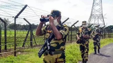 Assam पुलिस और बीएसएफ ने सीमा सुरक्षा को मजबूत करने के लिए संयुक्त गश्त की Assam पुलिस और बीएसएफ ने सीमा सुरक्षा को मजबूत करने के लिए संयुक्त गश्त की