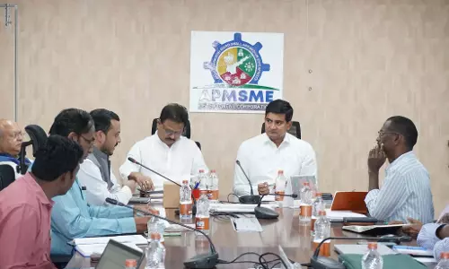 मंत्री कोंडापल्ली श्रीनिवास MSME कार्यक्रमों के क्रियान्वयन की मांग कर रहे मंत्री कोंडापल्ली श्रीनिवास MSME कार्यक्रमों के क्रियान्वयन की मांग कर रहे