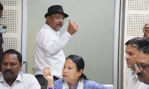 सिलीगुड़ी बोर्ड की बैठक में रुके हुए तोड़फोड़ को लेकर TMC नगर निगम और पार्टी नेताओं के बीच बहस